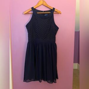 Navy blue sleeveless dress never worn - Francesca’s. Size large fits like a med.